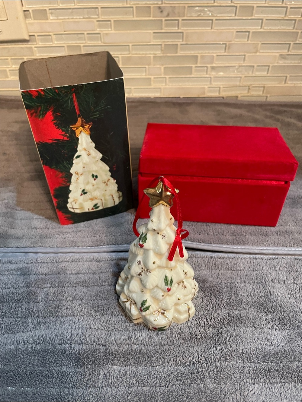 Baum Brothers Formalities 2002 Playing Oh Christmas Tree Ivory Gold Ornament